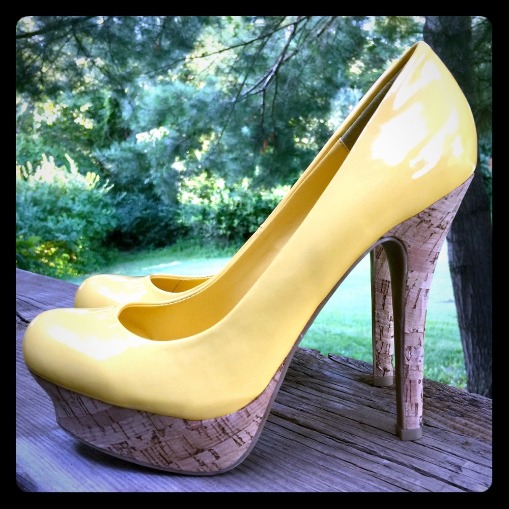 JENNIFER LOPEZ Alana Yellow Leather Platform Heels